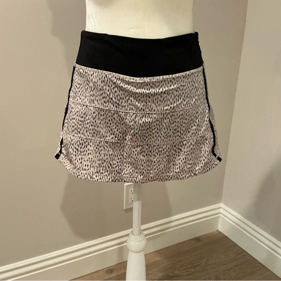 Lululemon skort - Picture 1 of 5